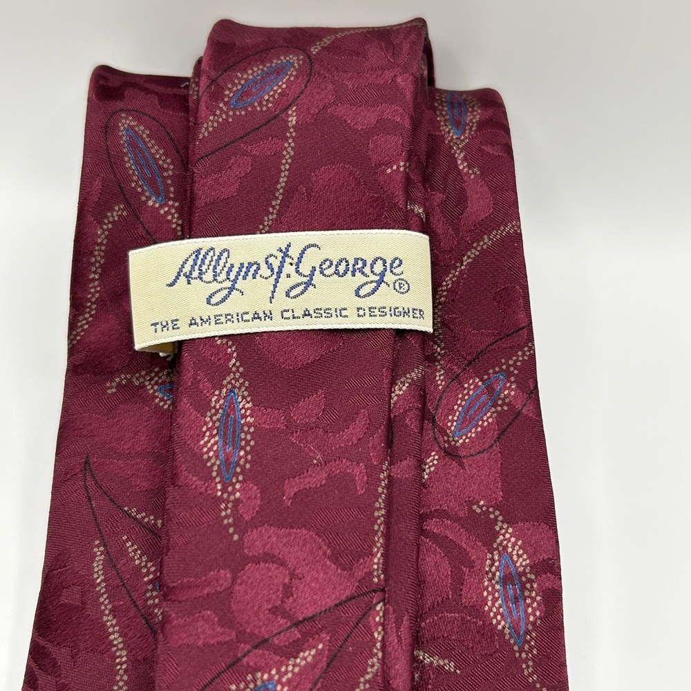 Allyn ST. George Burgundy Patterned Tie